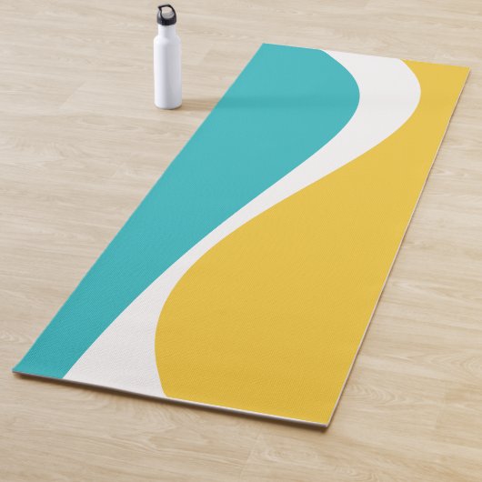 Simple Waves 2 in Turquoise, Geel en Wit Yogamat (In situ)