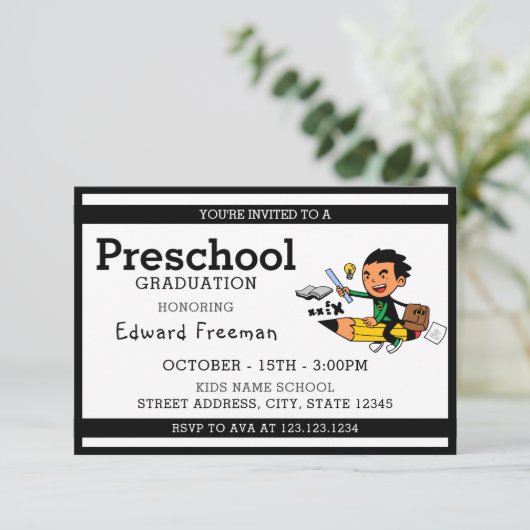 Simple White Boy Preschool Afstuderen Kaart (Staand voorkant)