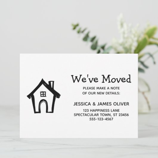 Simple White "We hebben verhuisd" Kaart met Little (Staand voorkant)