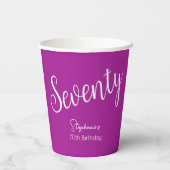 Simply Modern Script Donkerroze 70ste verjaardag Papieren Bekers (Achterkant)