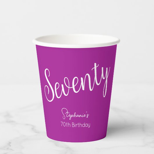 Simply Modern Script Donkerroze 70ste verjaardag Papieren Bekers (Voorkant)