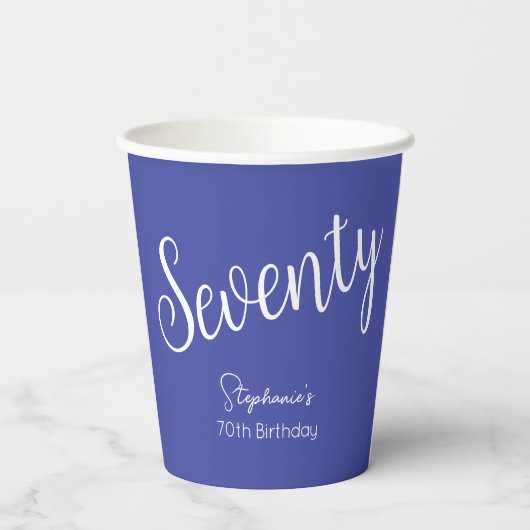 Simply Modern Script Lavendel Paarse 70e Verjaarda Papieren Bekers (Achterkant)