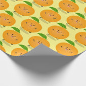 Sinaasappel citrusvruchten die met klauterdansen cadeaupapier (Hoek)