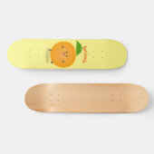 Sinaasappel citrusvruchten die met klauterdansen persoonlijk skateboard (Horizontaal)