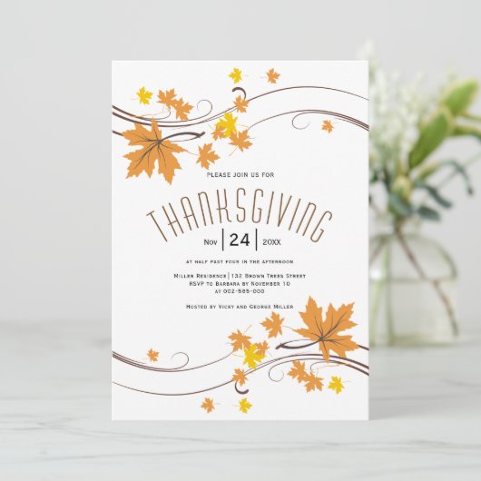 Sinaasappel en bruine esdoornbladeren vallen op Th Kaart (Staand voorkant)