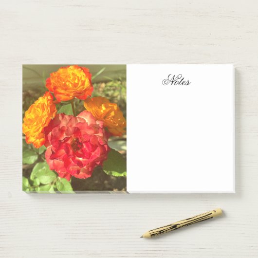 Sinaasappel en rode bloementuin post-it® notes (Op bureau)