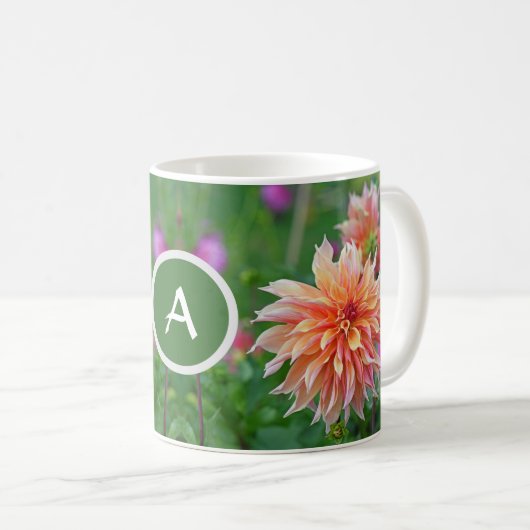 Sinaasappel en Roze Dahlia Flower Monogram Coffee  Koffiemok (Voorkant rechts)