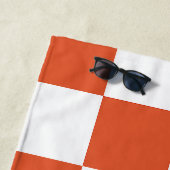 Sinaasappel en wit schaakbordpatroon strandlaken (In situ)