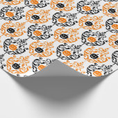 Sinaasappel en zwart Damask Halloween Pumpkins Cadeaupapier (Hoek)