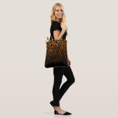 Sinaasappel en Zwarte zebra print: Stijlvol Tote Bag (Op model)