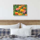 Sinaasappel & gele bloemen uitgerekt canvas print (Insitu (Slaapkamer))