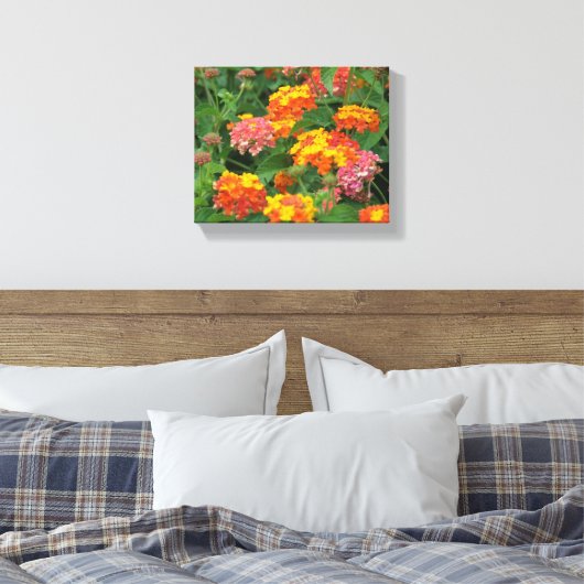 Sinaasappel & gele bloemen uitgerekt canvas print (Insitu (Slaapkamer))
