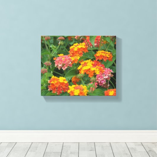 Sinaasappel & gele bloemen uitgerekt canvas print (Insitu (Houten vloer))