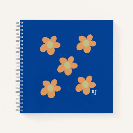  Sinaasappel Happy Flowers +Custom Initiaal Blauw Notitieboek (Voorkant)
