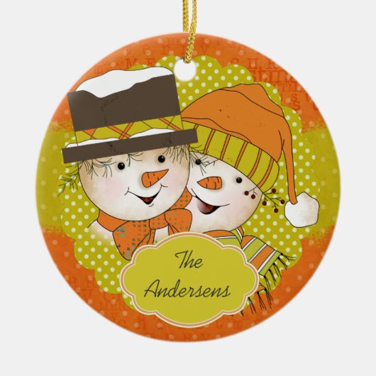 Sinaasappel/Mustard Dotted Snowmen Holiday Ornamen Keramisch Ornament (Voorkant)