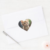  Sinaasappel Tabby Cat Zittend Tussen Bloemen Hart Sticker (Envelop)