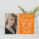 Sinaasappel & Wit Modern Afstuderen Invitation Kaart (Staand voorkant)