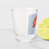 Sinaasappelbloem met blauwe achtergrond shot glas (Links)