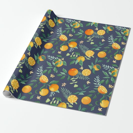 Sinaasappels met tropische bladeren en bloemen op  cadeaupapier (Uitgerold)