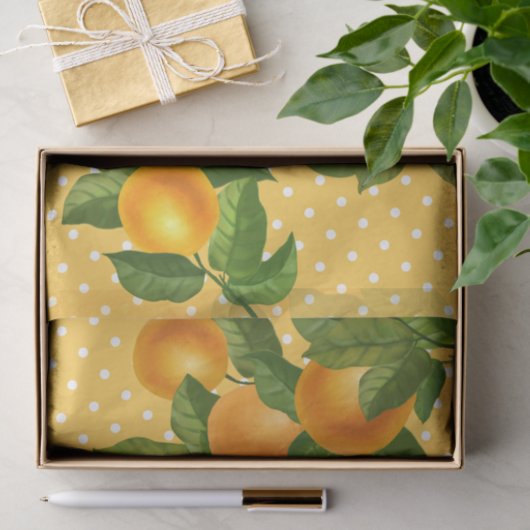 Sinaasappels van verse citrusvruchten, ritueel wat tissuepapier (Geschenk)