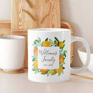 Sinaasappelvruchten en bloemen Zomer bloemschilder Grote Koffiekop