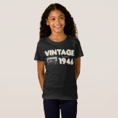  sinds 1946 Nostalgische &  muziek Geboorte T-shirt (Voorkant volledig)