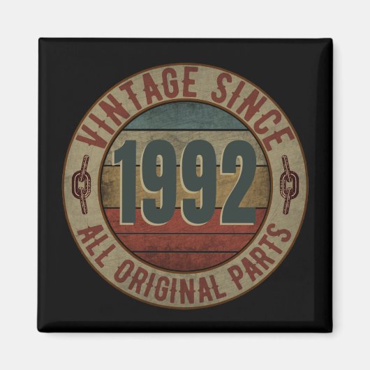 SINDS 1992 ALLE OORSPRONKELIJKE ONDERDELEN MAGNEET (Voorkant)