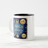 SINDS 2002 – Retro Computer Pixel Font & Digitaal Tweekleurige Koffiemok (Voorkant links)