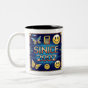 SINDS 2002 – Retro Computer Pixel Font & Digitaal Tweekleurige Koffiemok