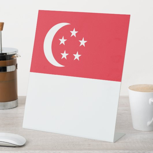 Singapore vlag reclamebord met voetstuk (Insitu)