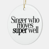 Singer die super goed Ornament beweegt (Links)