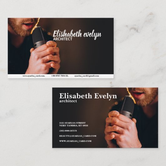 Singer met microfoon in studio visitekaartje (Voorkant / Achterkant)
