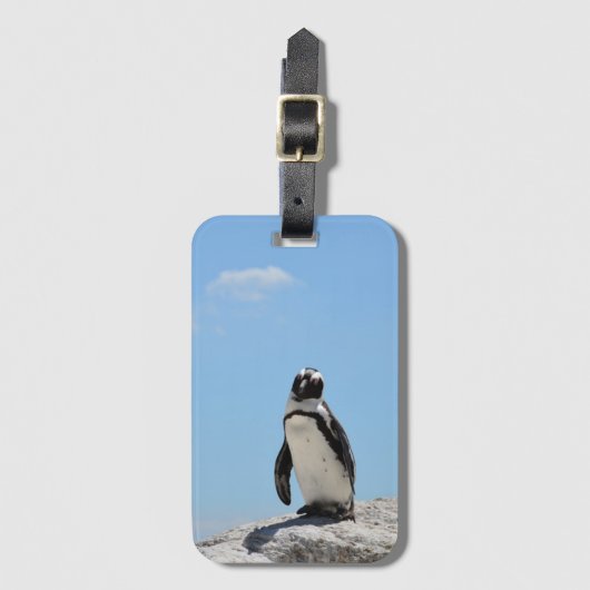 Single Cute Penguin en Blue Sky Bagagelabel (Voorkant (verticaal))