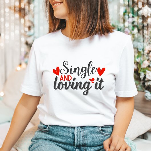 Single en Loving It Funny Anti-Valentijns's Gift T-shirt