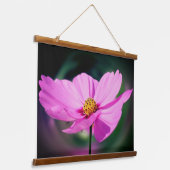 Single Pink Cosmos Flower Hangend Wandkleed (Gebogen)