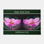 Single Pink Cosmos Wildflower Aangepast Deurmat (Voorkant)