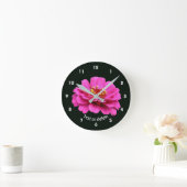 Single Pink Zinnia Flower Personalized Ronde Klok (Huis)