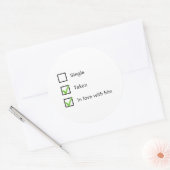 Single verliefd op hem ronde sticker (Envelop)