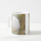 Single White Tulip Blossom met druppeltjes Foto Koffiemok (Voorkant links)