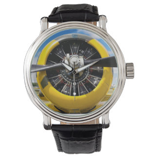 Single Yellow Prop Plane Propeller Close-up Horloge