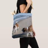 Sint-Bernard-honden op het strand Tote Bag (Dichtbij)