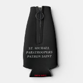 SINT MICHAEL PATROONHEILIGE VAN PARACHUTISTEN FLESJESKOELER (Achterkant)