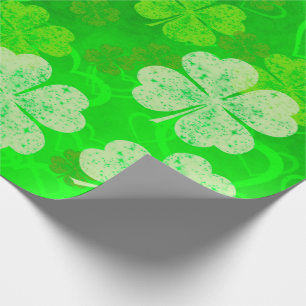 Sint-Patrick's Day Clovers and Hearts Cadeaupapier