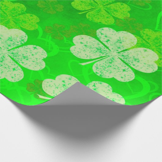 Sint-Patrick's Day Clovers and Hearts Cadeaupapier (Hoek)