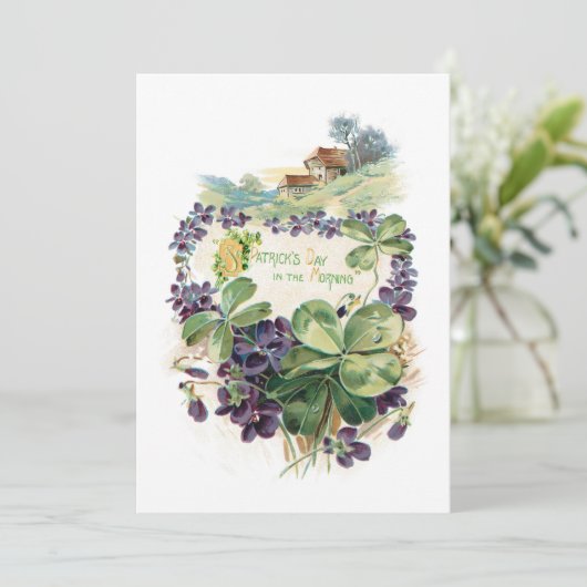Sint Patrick's Day Shamrocks & Violets Feestdagenkaart (Staand voorkant)