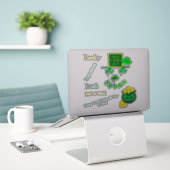 Sint-Patricksdag Kabouter Vinyl Sticker (Laptop op bureau)