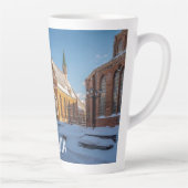 Sint-Peter kerk in de winter in Riga, Letland Latte Mok (Rechts)