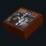 Sint-Roos van Lima - gebeiteld voor met de hand ge Cadeaudoosje<br><div class="desc">Foto van een prachtig gekleurd glazen raam van het St. Roos van Lima,  dat nu in het "publieke domein" staat. Sommige producten met dit afbeelding zeggen ook "St. Roos van Lima,  bidden voor ons".  U kunt de achtergrondkleuren gratis wijzigen en/of eigen woorden toevoegen via de aanpassingsgereedschappen.</div>