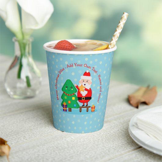 Sinterkerstkerstboom 20xx met kersttekst toevoegen papieren bekers (Insitu)