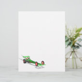 Sinterklaas die een dragster bestuurt (Staand voorkant)